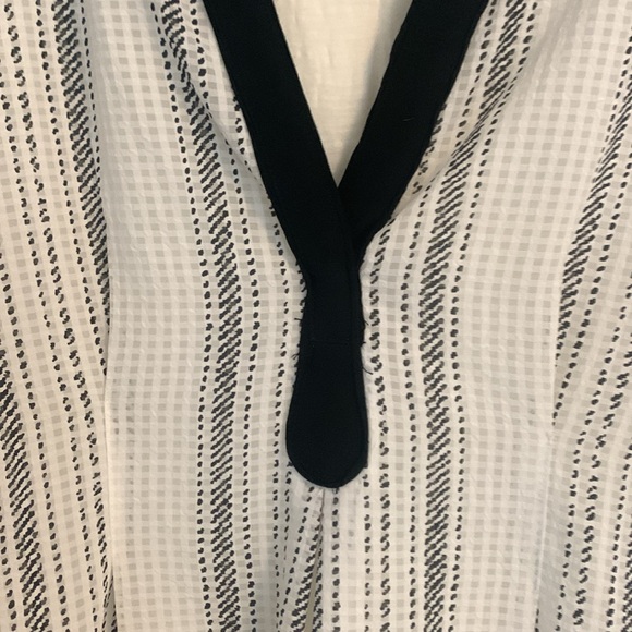 Anthropologie Black/White Top Size Extra Small EUC - Picture 3 of 6